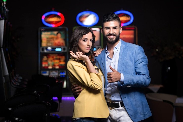 Antarmuka aplikasi mobile pom77 menampilkan menu sportsbook, kasino langsung, dan slot game